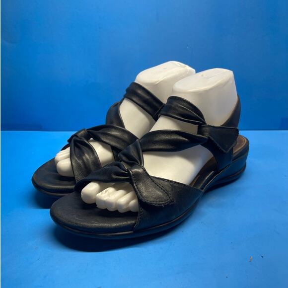 Clarks Artisan Sandals Womens 8 M Strappy Black Leather Hook & Loop - Picture 1 of 12